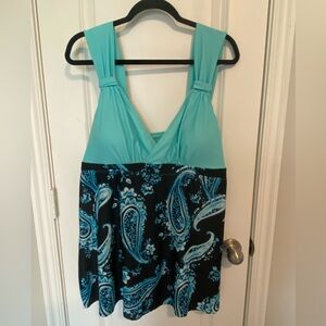 LIKE NEW: 2-Piece Swimsuit, Size 3X Aqua/Blue Paisley Tankini W/Black Boy Shorts